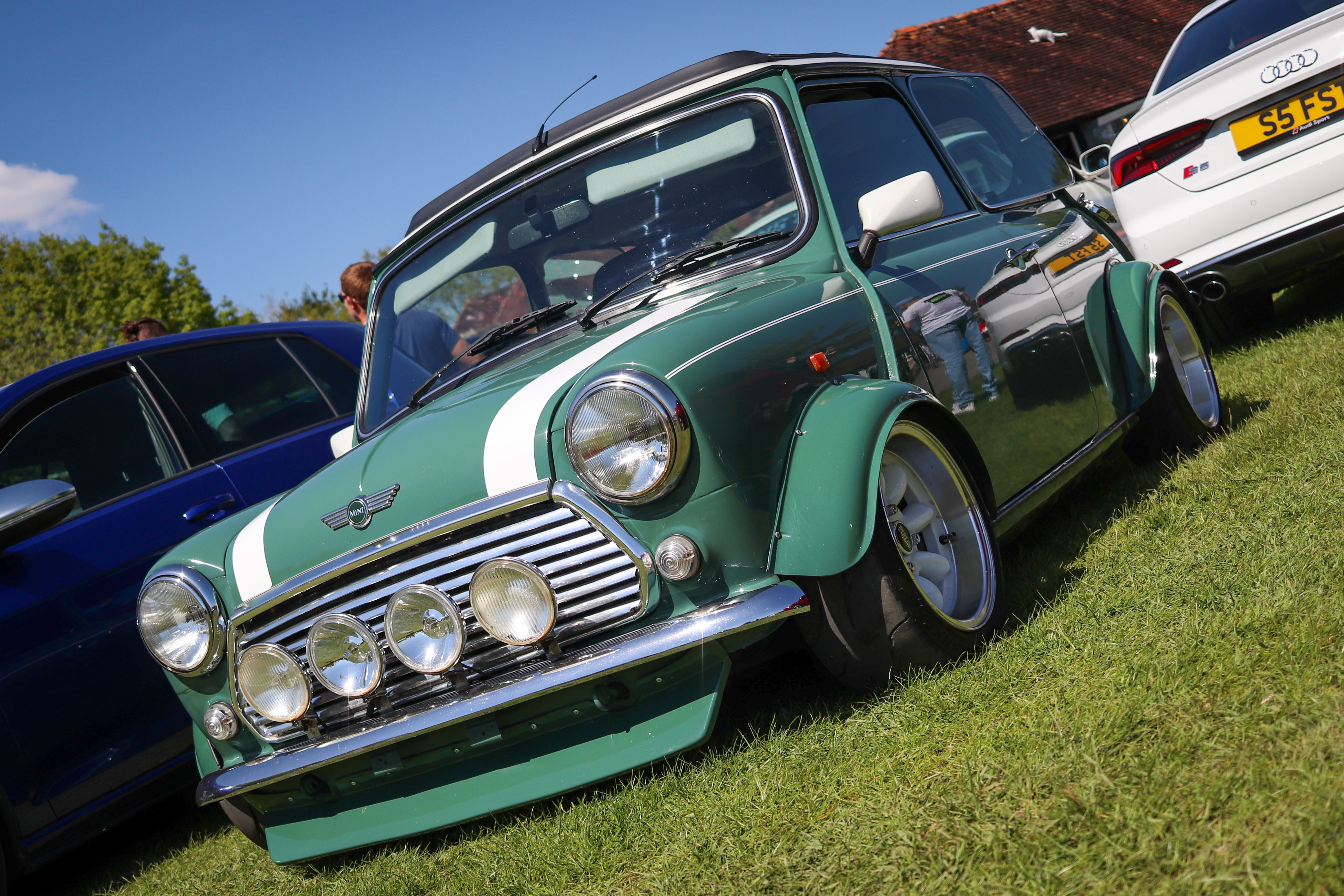 Jack Milton's Classic MINI on Hydros!